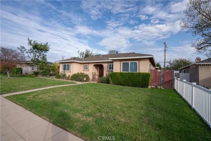 Property Photo: 11018 Woodley CA 91344
