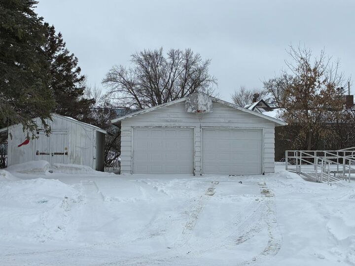 Property Photo:  1014 2nd Street SE  MN 56482 