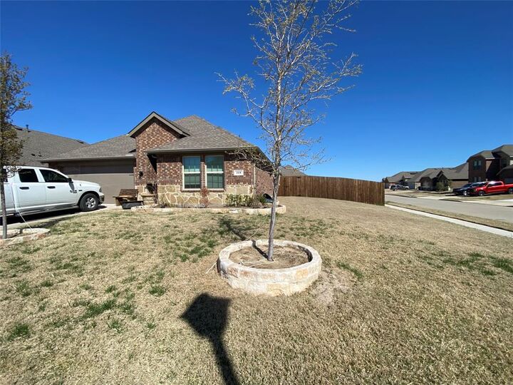 Property Photo: 215 Condor Pass TX 75135