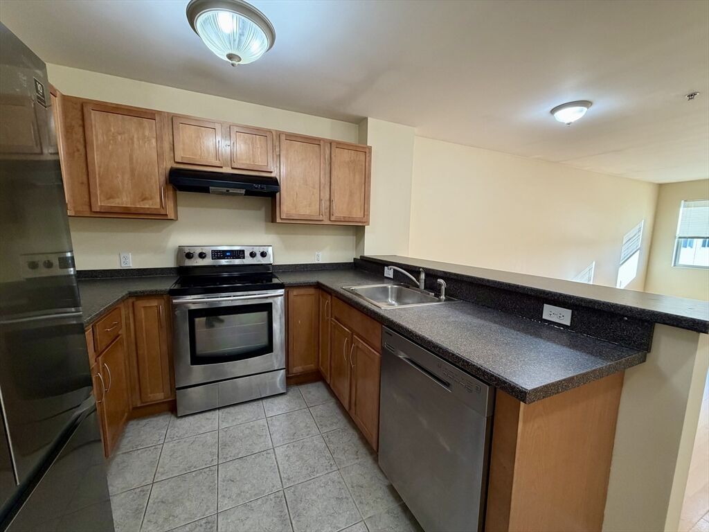 Property Photo:  75 Walnut St 312  MA 01960 