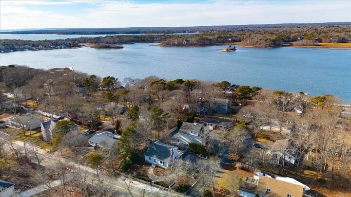 Property Photo:  197 Monomoscoy Rd  MA 02649 