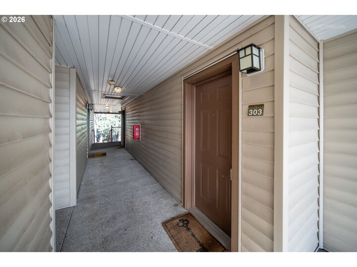 Property Photo:  10804 NE Holly St 303  OR 97006 