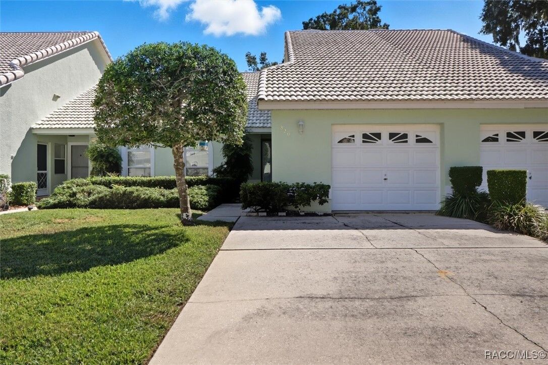 Property Photo:  820 Inverie Drive  FL 34453 