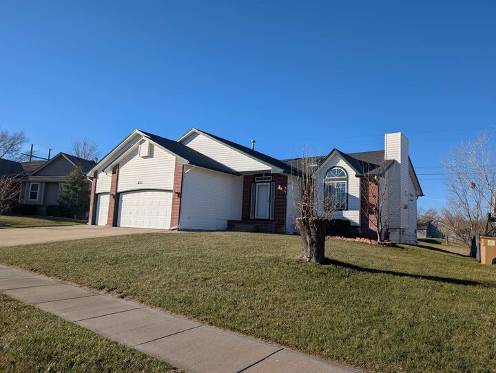 Property Photo: 3221 N Forest Ridge St KS 67205