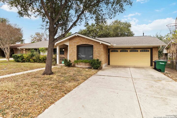 Property Photo: 11611 Veradero TX 78216