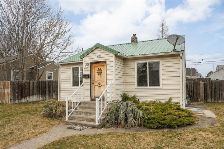 Property Photo: 517 E Courtland Ave WA 99207