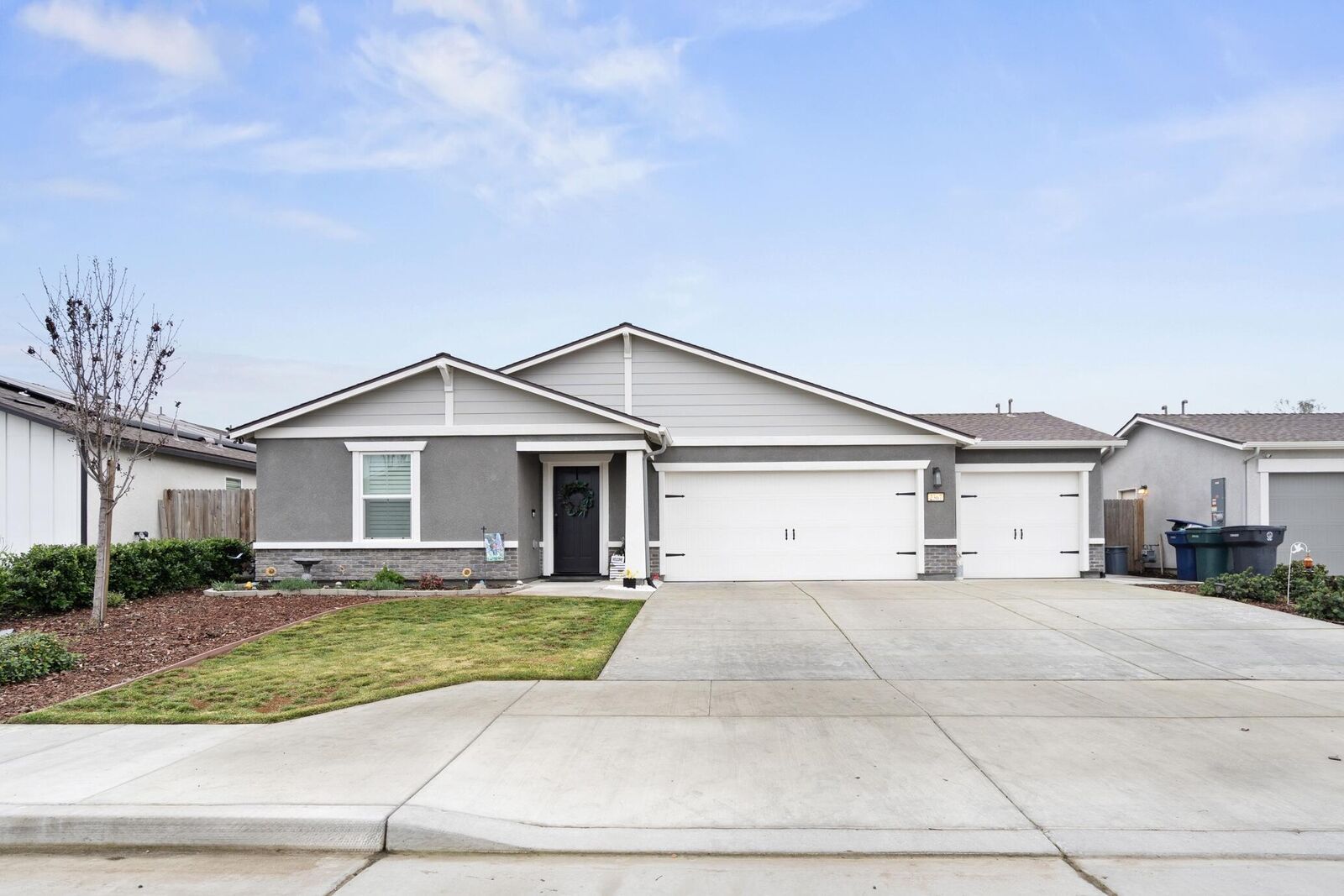 Property Photo:  2367 Sawgrass Avenue  CA 93274 