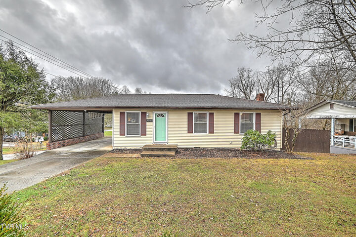 Property Photo:  2001 Indian Ridge Road  TN 37604 
