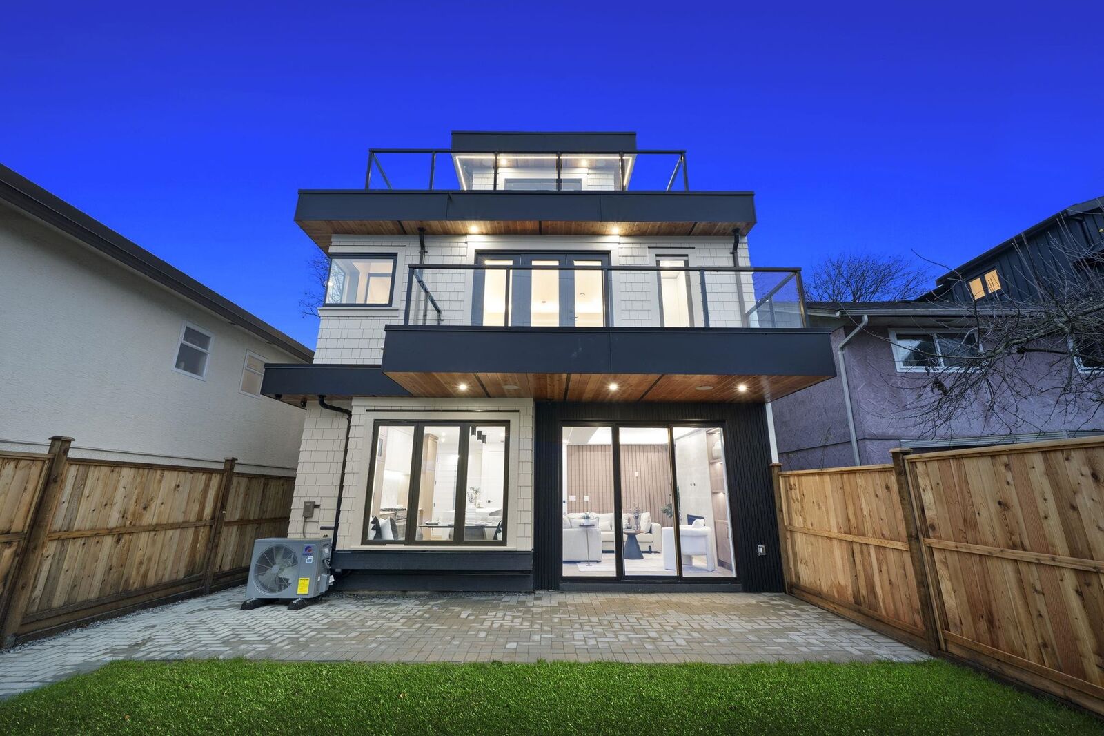 Property Photo:  1967 E 13th Avenue 2  BC V5N 2C3 