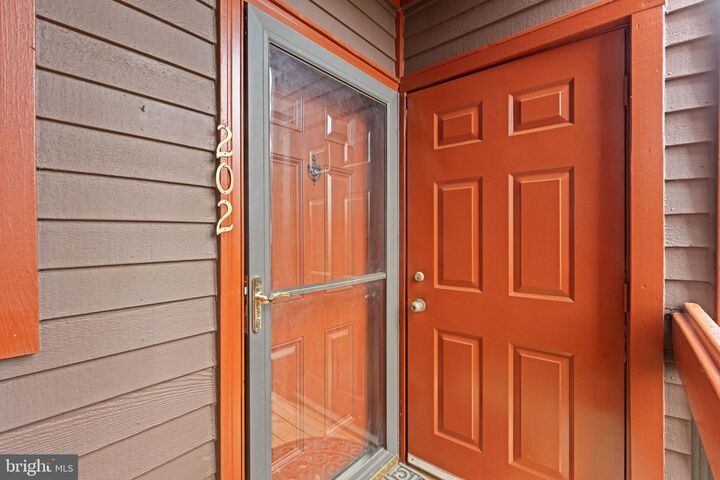 Property Photo:  2806 Lee Oaks Place 202  VA 22046 