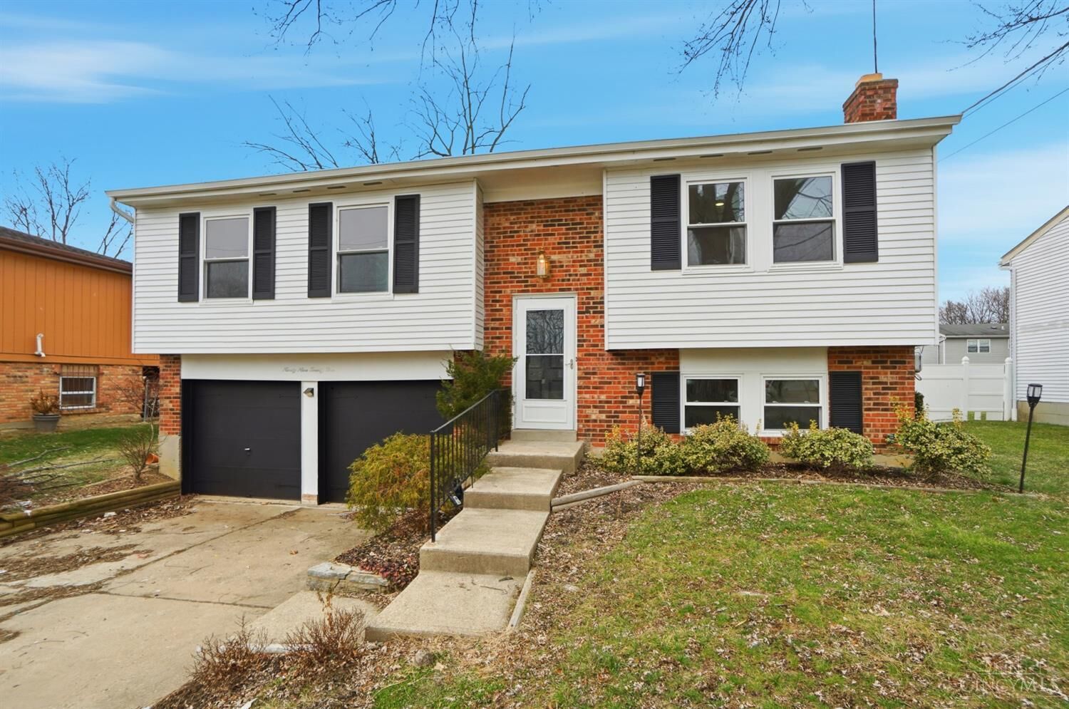 Property Photo: 9925 Grasscreek Court OH 45231