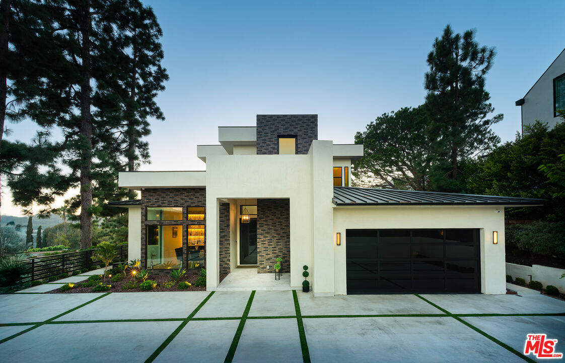 Property Photo:  1367 Casiano Rd  CA 90049 