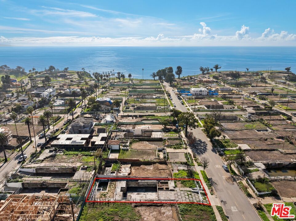 Property Photo:  538 Via De La Paz  CA 90272 