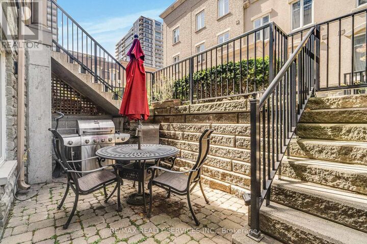 Property Photo:  38 Western Battery Road 632  ON M6K 3N9 