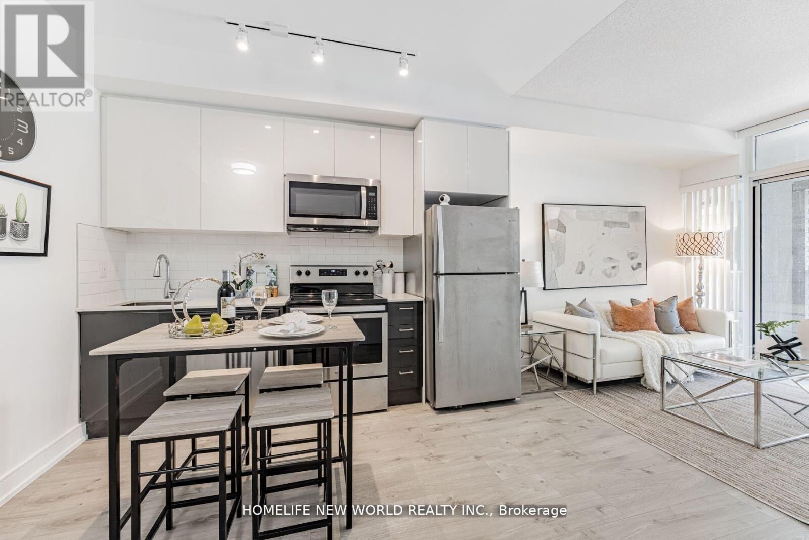 Property Photo:  621 Sheppard Avenue East 250  ON M2K 1B5 