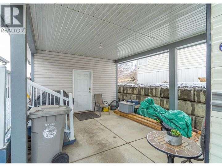 768 Shuswap Road East 1 — photo 1