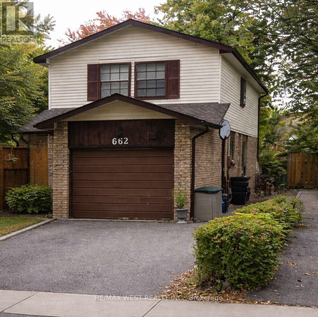 Property Photo:  662 Balsam Crescent  ON L1J 6A2 