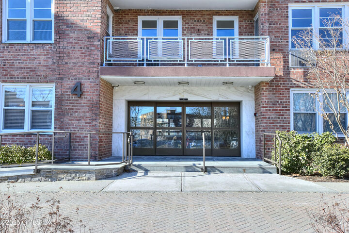 Property Photo:  4 Putnam Hill 2B  CT 06830 