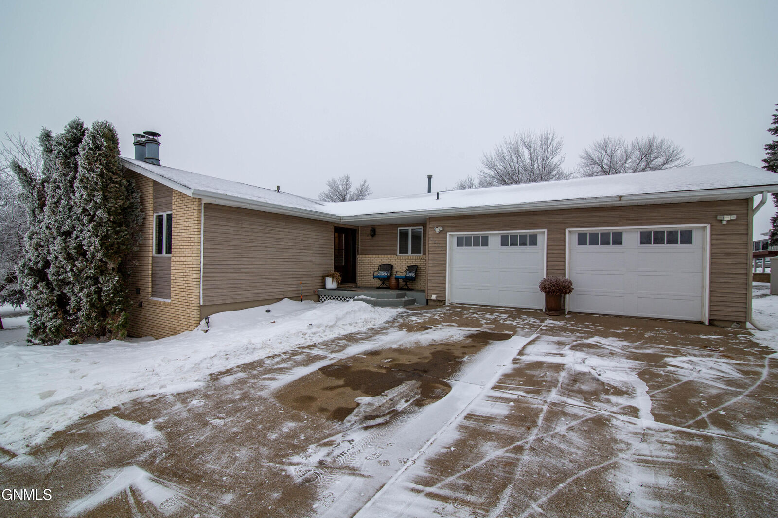 Property Photo:  1013 Cypress Drive  ND 58523 