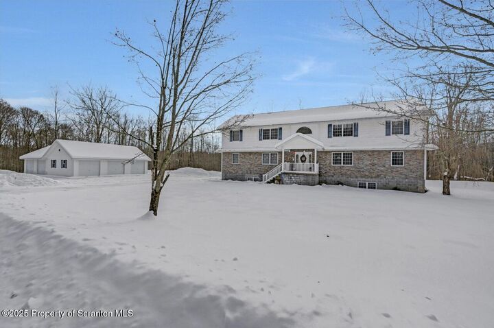 Property Photo: 28 Robin Lane PA 18424