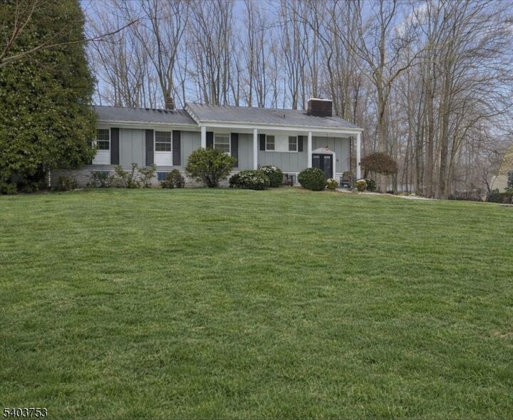 Property Photo:  4 Brandywine Ct  NJ 07076 