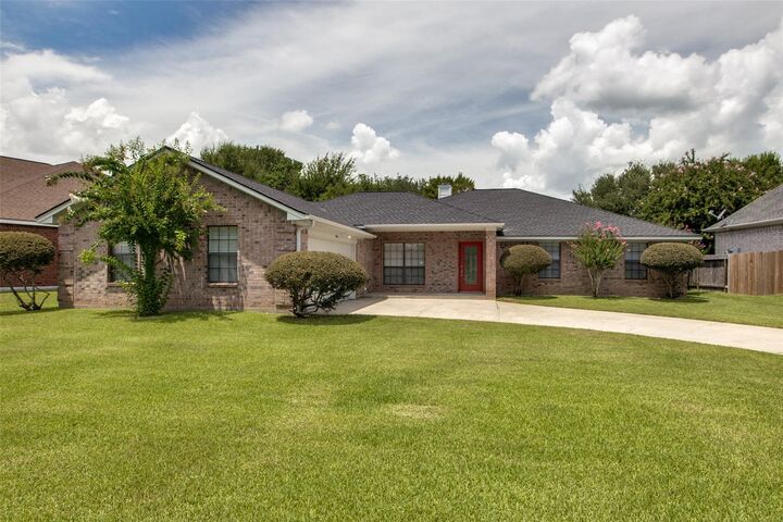 Property Photo:  5106 Greenwater Drive  TX 77318 
