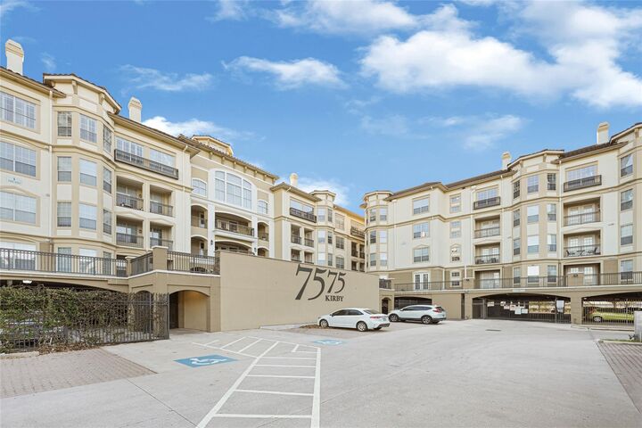 Property Photo:  7575 Kirby Drive 3308  TX 77030 