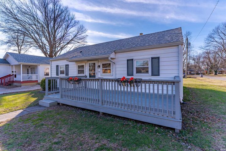 Property Photo:  901 Stewart Drive  IN 47715 