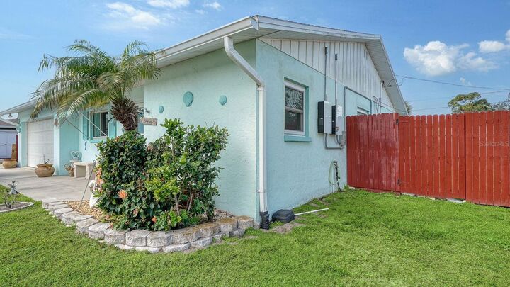 Property Photo: 1080 Piedmont Road FL 34293
