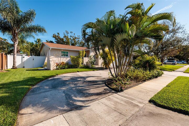 Property Photo:  6001 19th Street NE  FL 33703 