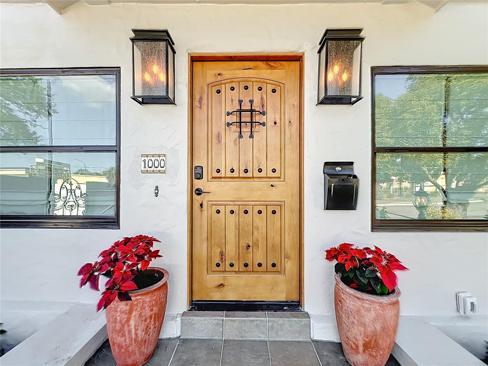 Property Photo:  1000 E Anderson Street  FL 32801 