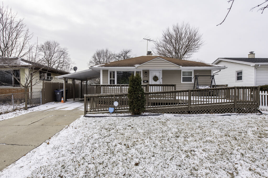 Property Photo:  2732 Ezra Avenue  IL 60099 