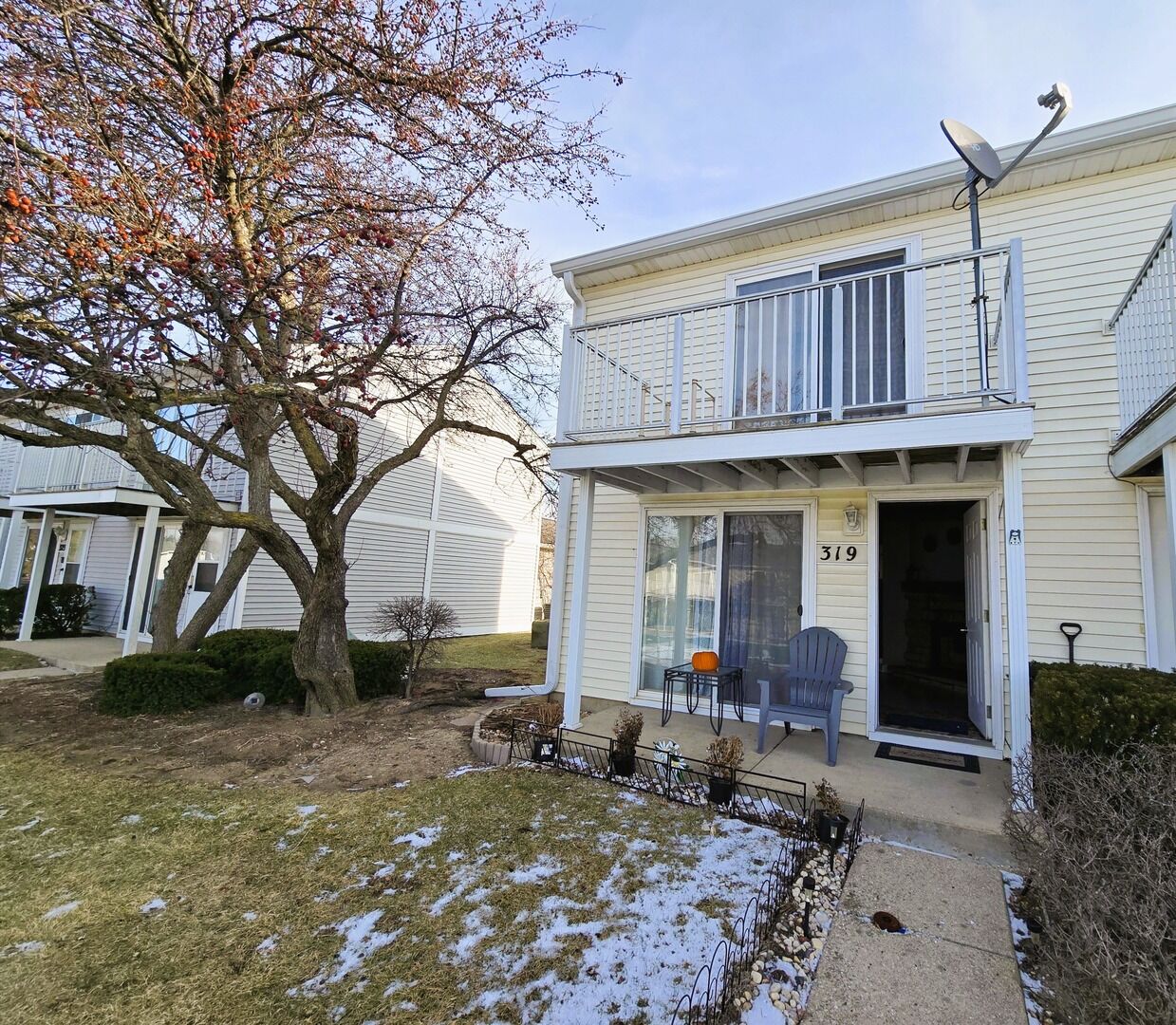 Property Photo:  319 Meadow Green Lane  IL 60073 