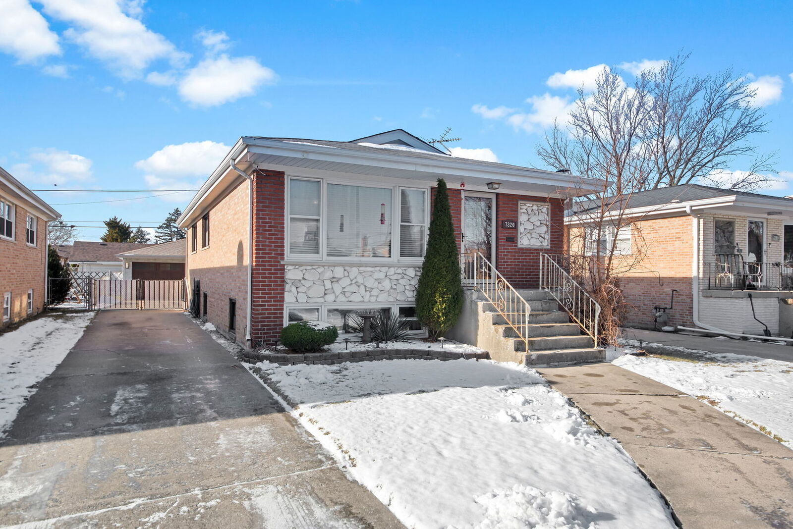 Property Photo: 7820 Nagle Avenue IL 60459