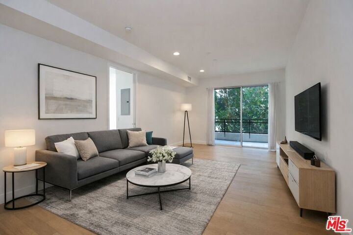 Property Photo:  6001 Carlton Way 204  CA 90028 