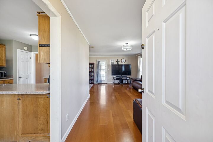 Property Photo:  306 Valley Ct  TN 37167 