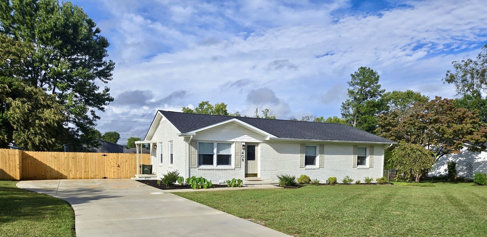 Property Photo: 408 Hoffman St TN 38464