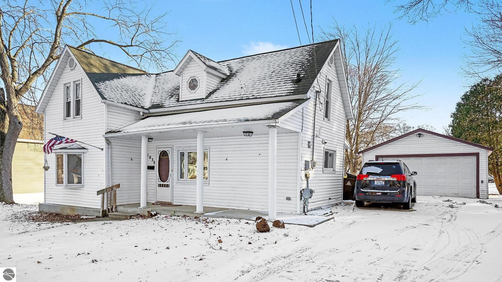 Property Photo:  1030 Eastward Street  MI 48801 