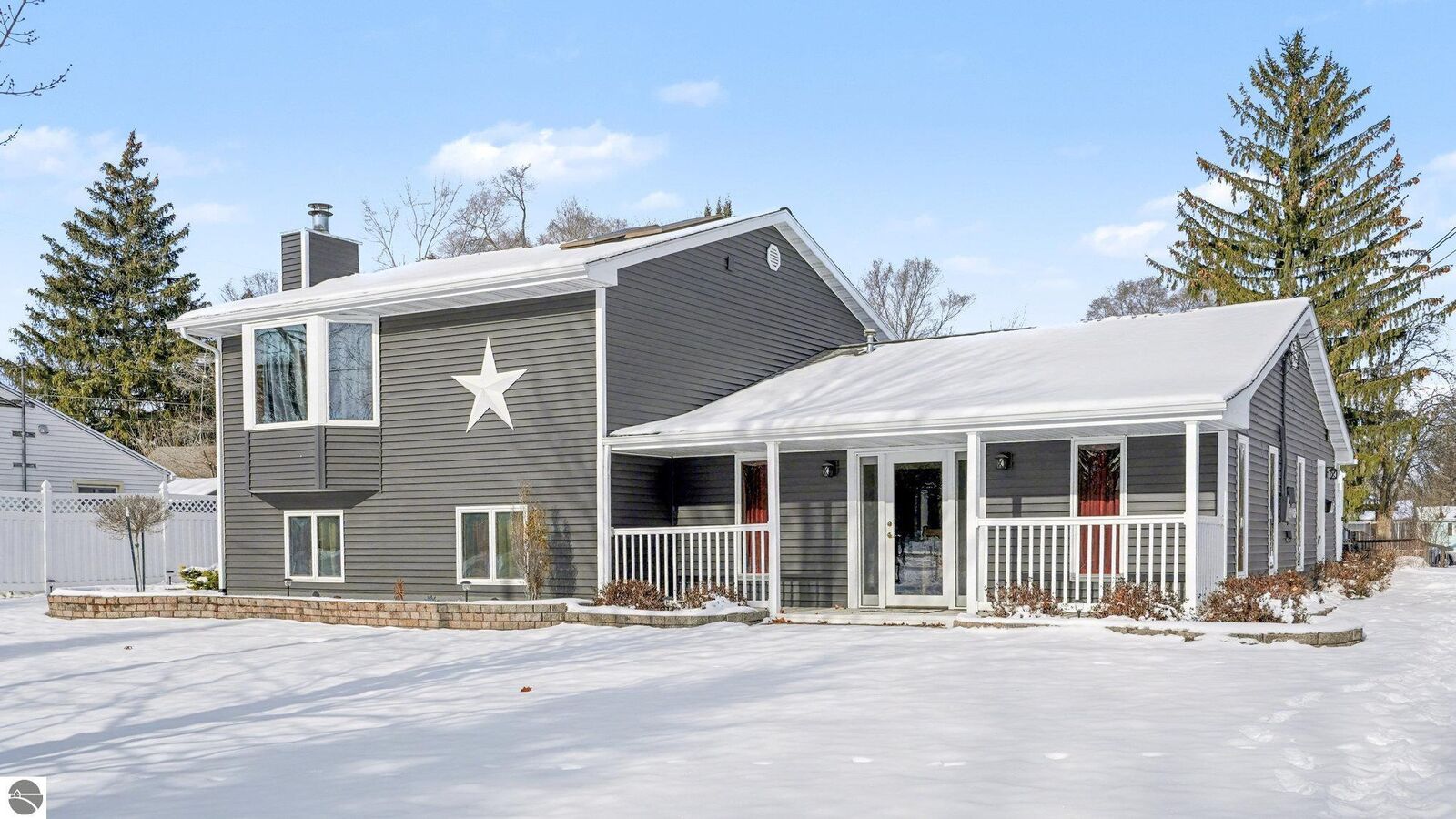 Property Photo:  421 E Hillcrest Street  MI 48801 