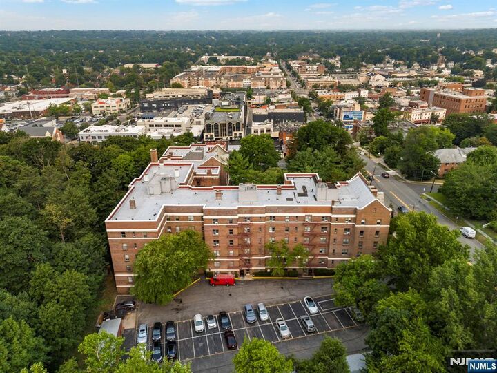 Property Photo:  100 E Palisade Avenue B22  NJ 07631 