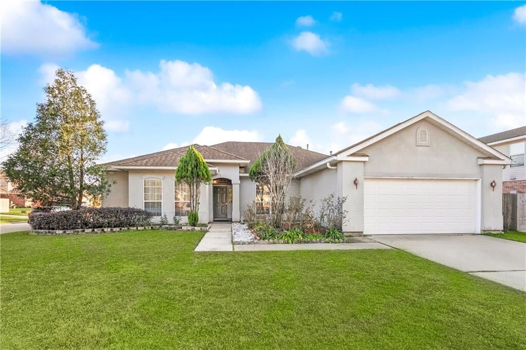 Property Photo: 1033 Madeline Lane LA 70460