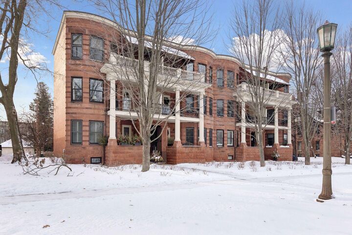 Property Photo:  672 Summit Avenue 102  MN 55105 