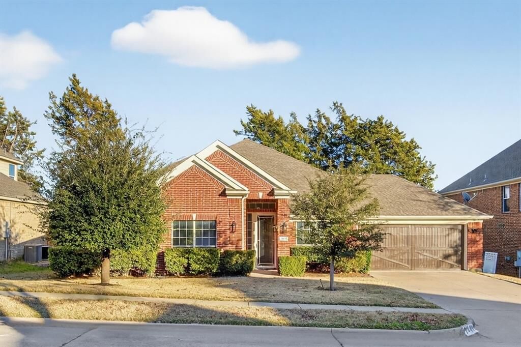 Property Photo:  1410 Oxbow Drive  TX 75104 