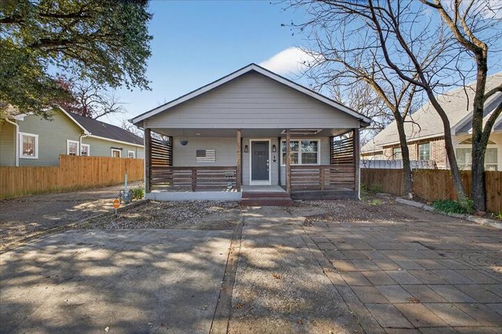 Property Photo: 1219 S Waverly Drive TX 75208