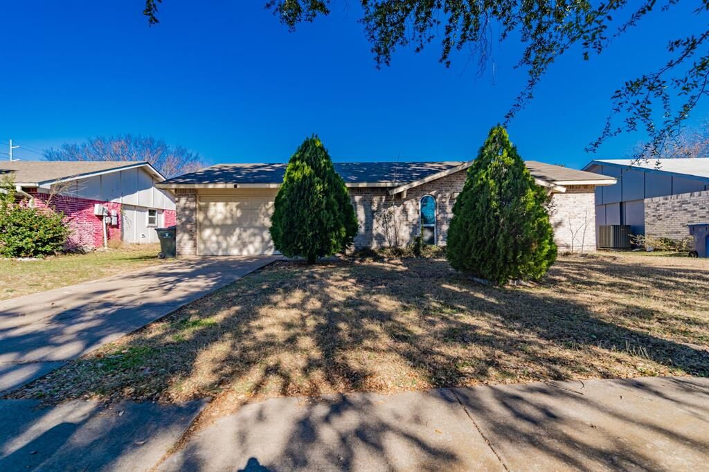 Property Photo:  1409 Meridian Way  TX 75040 