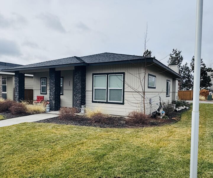 Property Photo:  559 NW Rimrock Court  OR 97756 