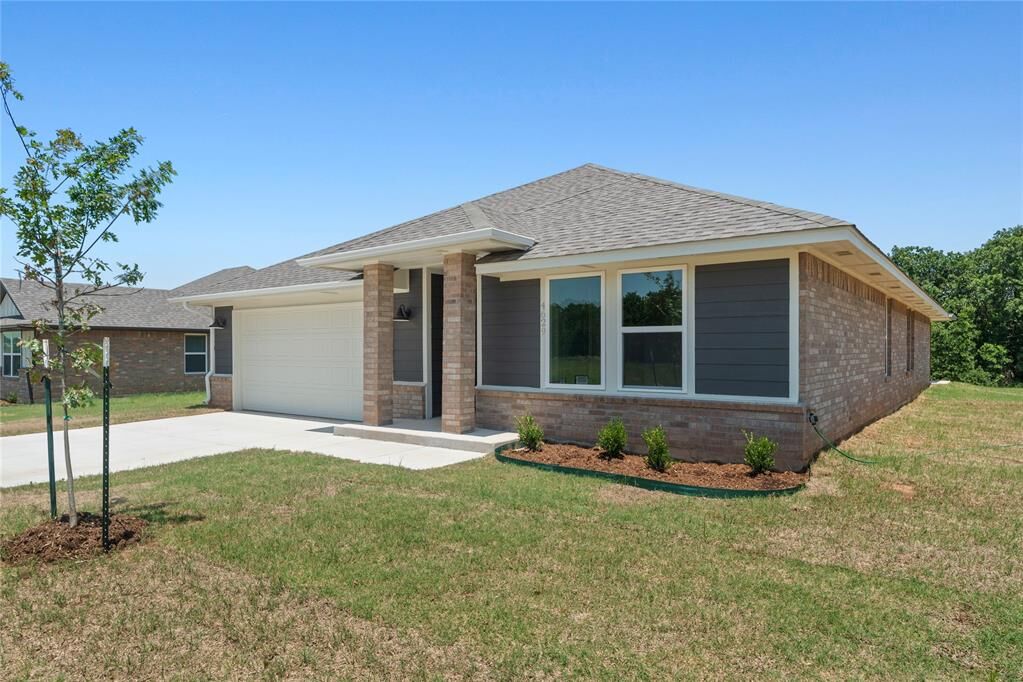 Property Photo:  4629 Lincoln Landing  OK 73045 