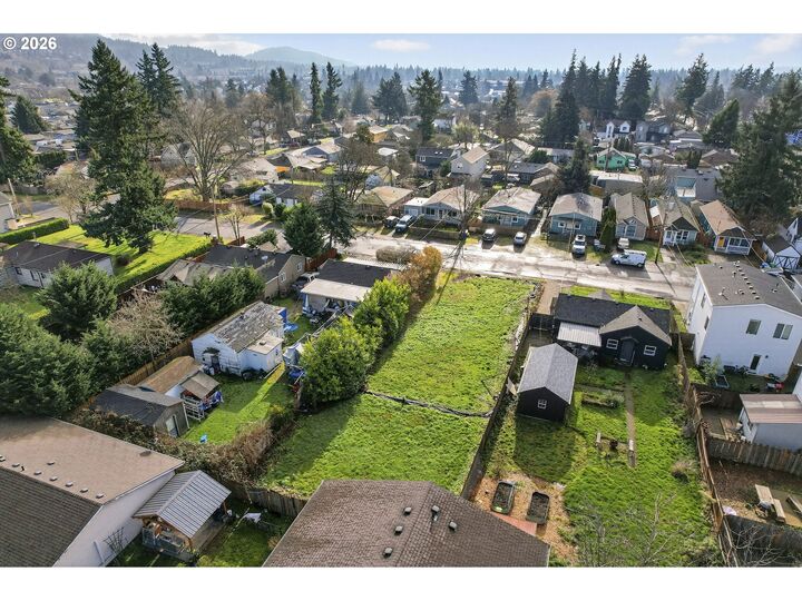 Property Photo:  7233 SE Crystal Springs Blvd  OR 97206 