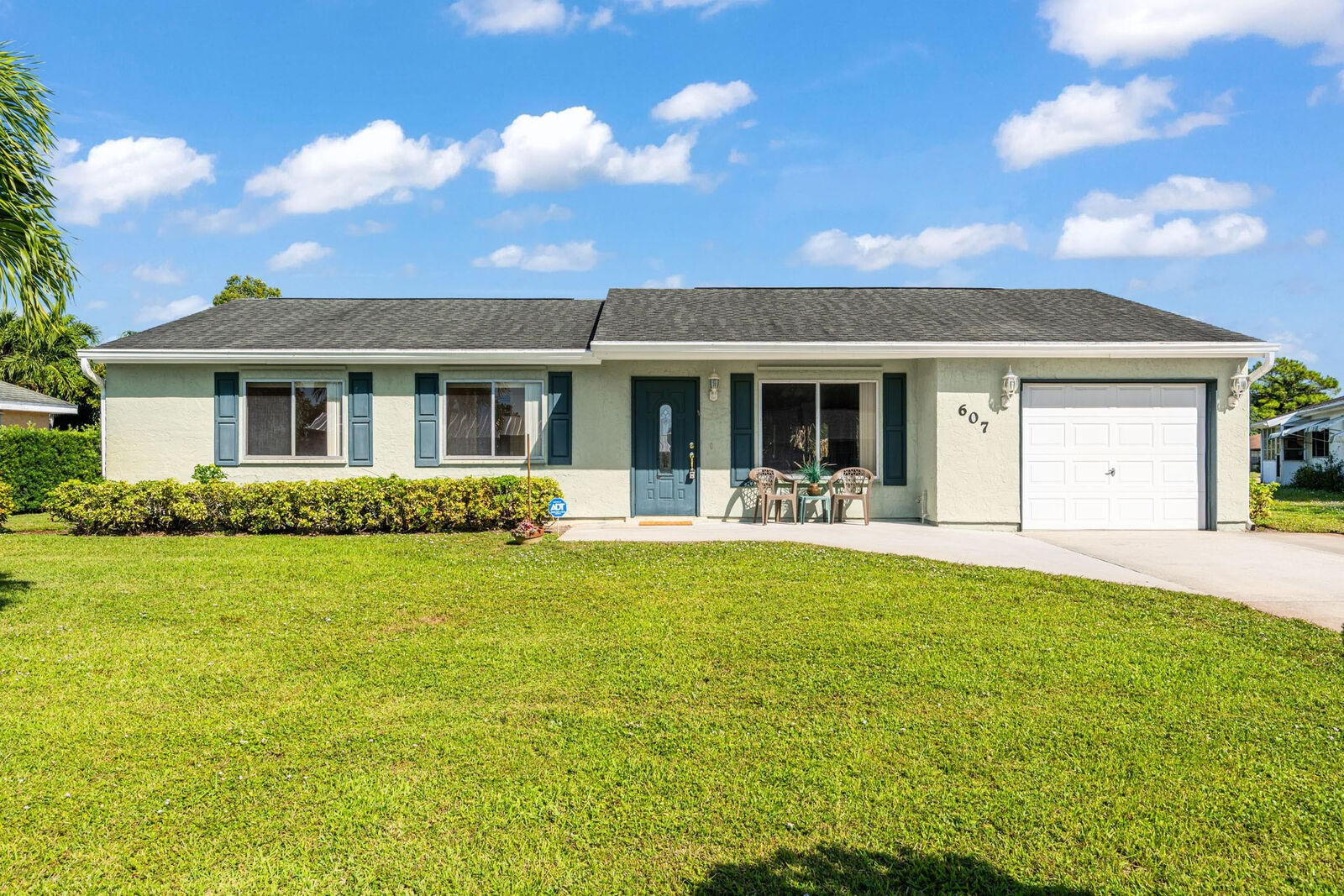 Property Photo:  607 SW Everett Court  FL 34953 