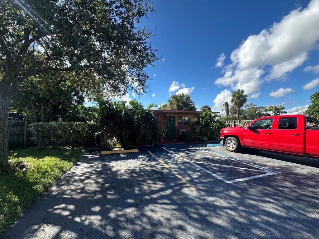 Property Photo:  201 NW 7th Terrace  FL 33060 
